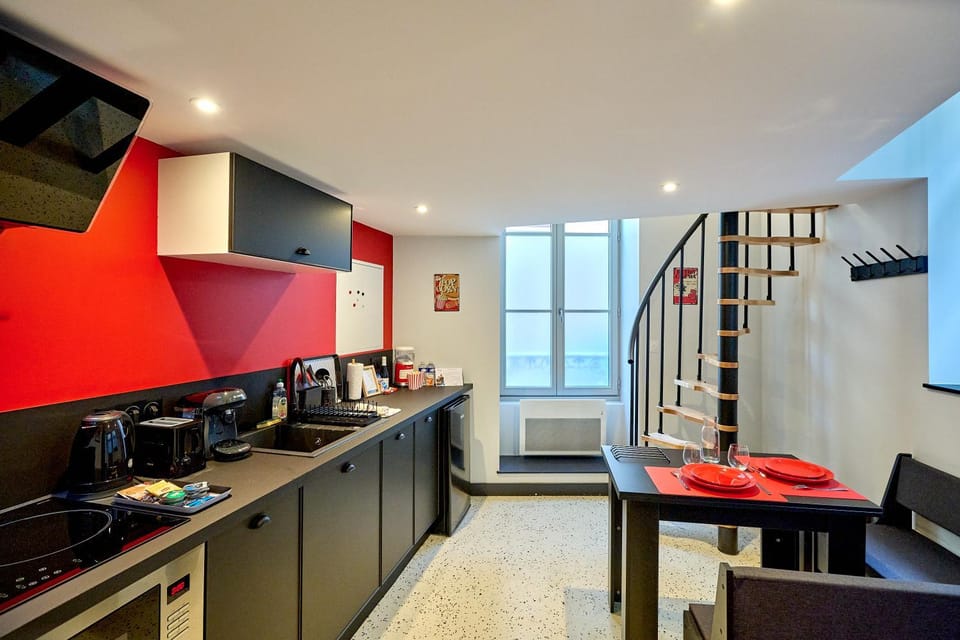 Coffee/tea facilities, Kitchen or kitchenette, Living room, Seating area, Dining area, minibar, oven, pet friendly, stove, toaster