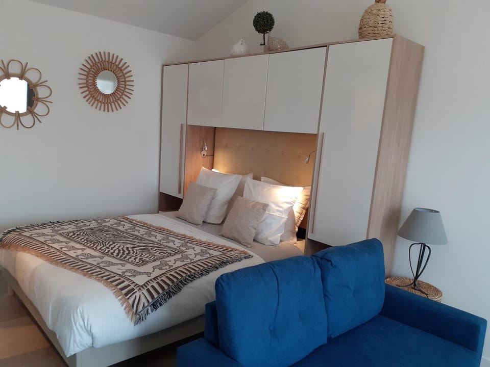 Bed, Bedroom, wardrobe