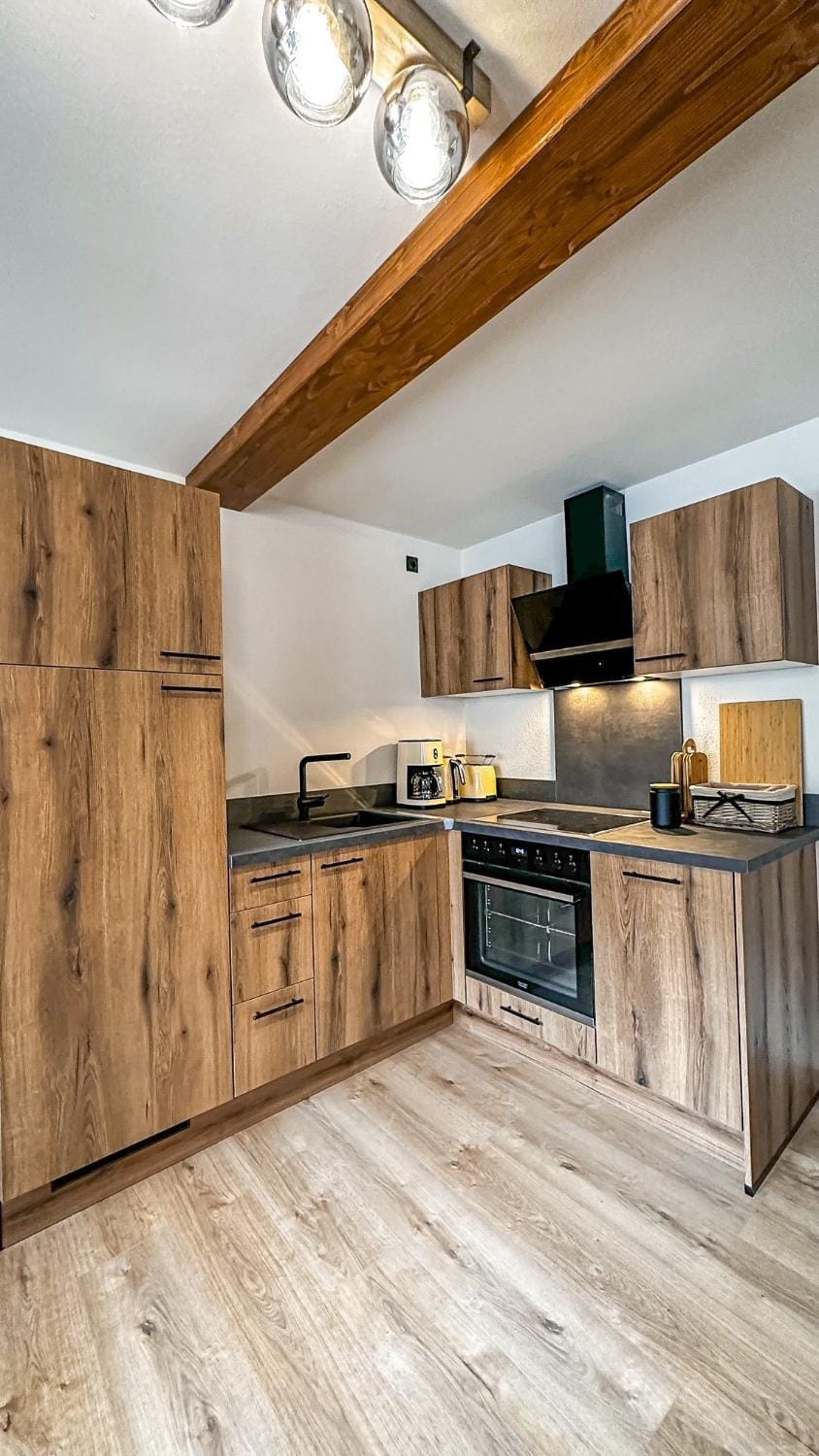 Kitchen or kitchenette, dishwasher, oven, pet friendly, stove, toaster