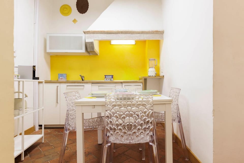 Kitchen or kitchenette, Dining area, stove