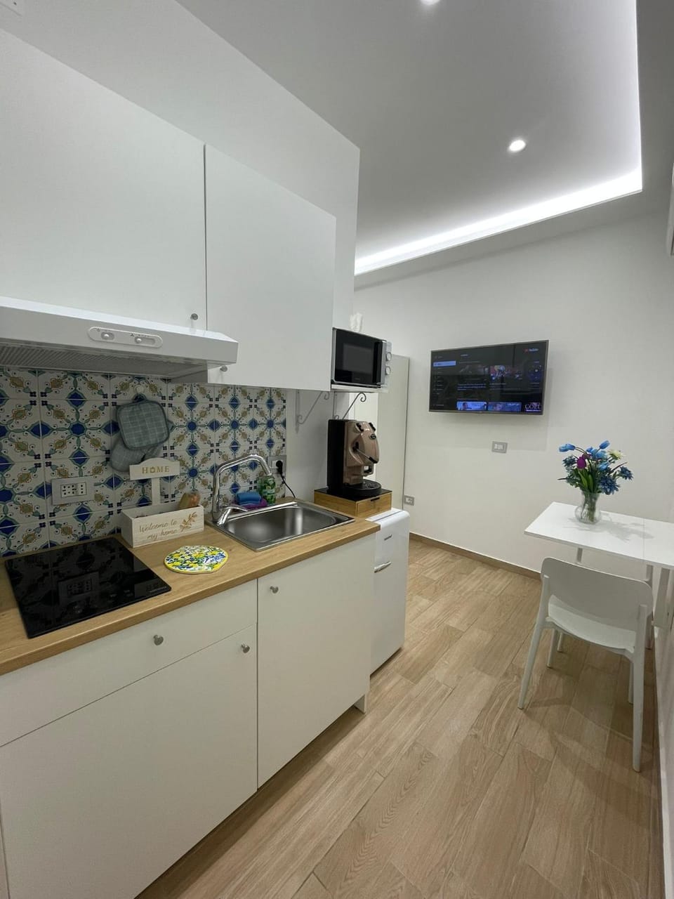 TV and multimedia, Coffee/tea facilities, Kitchen or kitchenette, Dining area, minibar, oven, pet friendly, stove, toaster