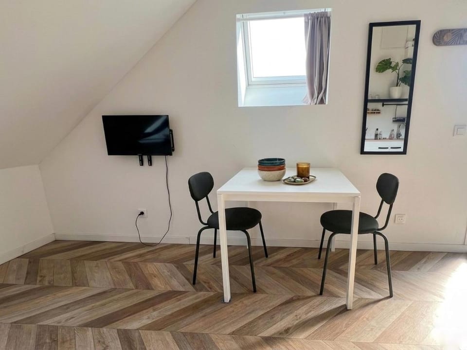 TV and multimedia, Dining area