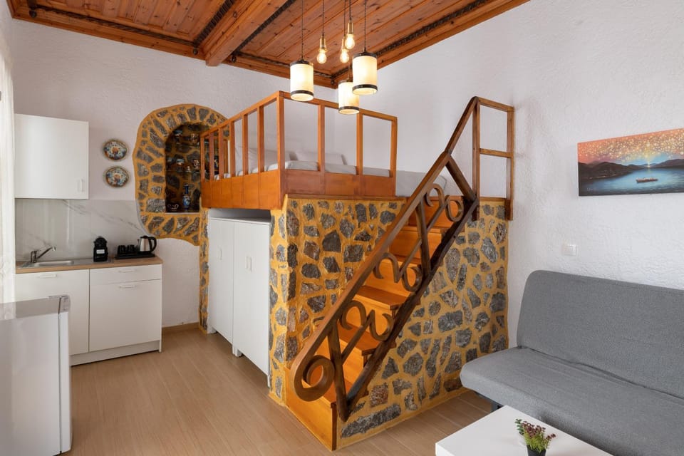 Bed, Kitchen or kitchenette, Seating area