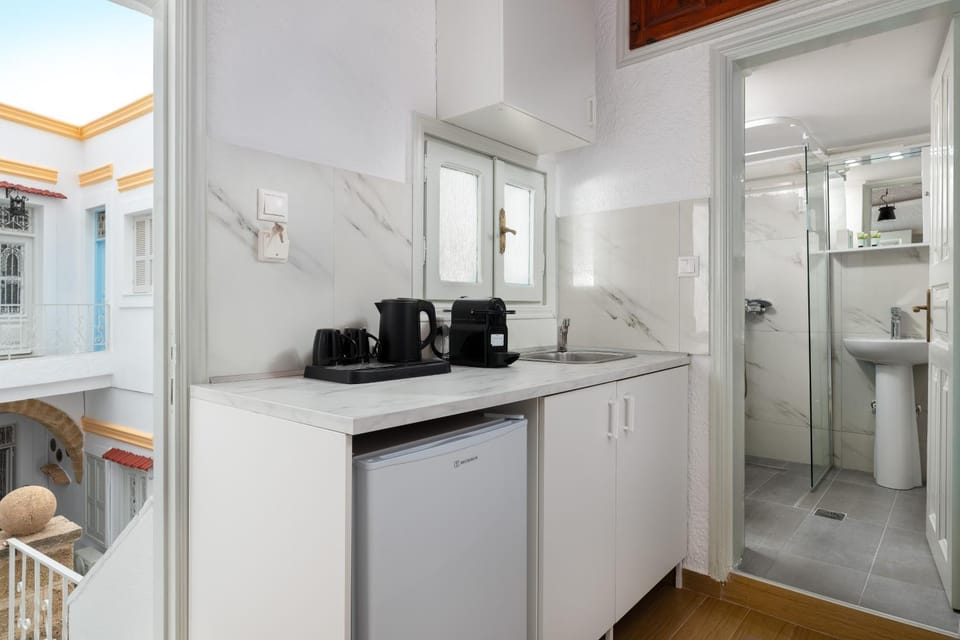 Shower, Bathroom, Coffee/tea facilities, Kitchen or kitchenette