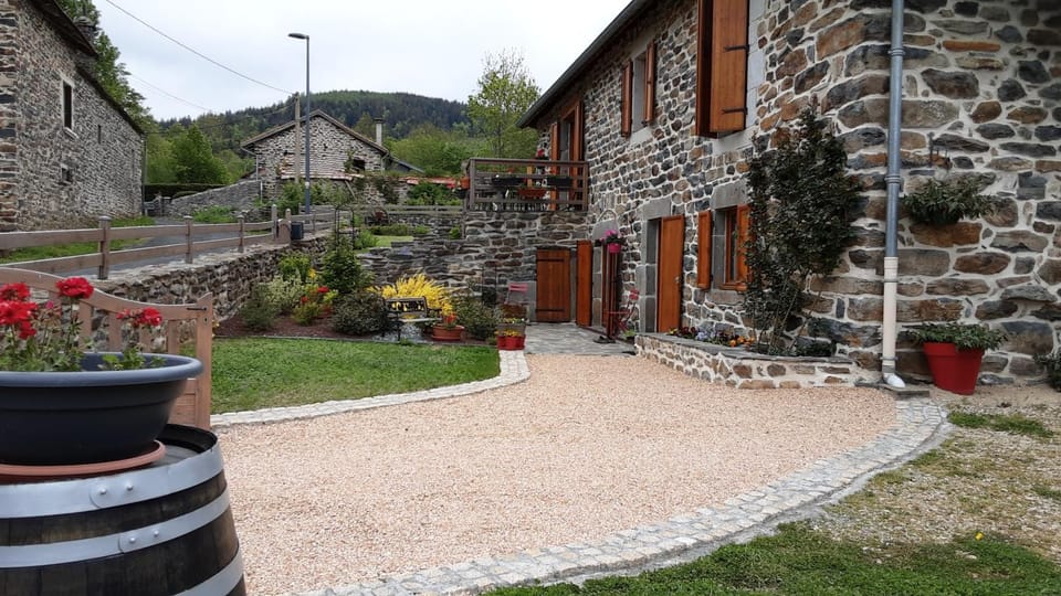 Property building, Day, Natural landscape, Garden, Garden view, Mountain view