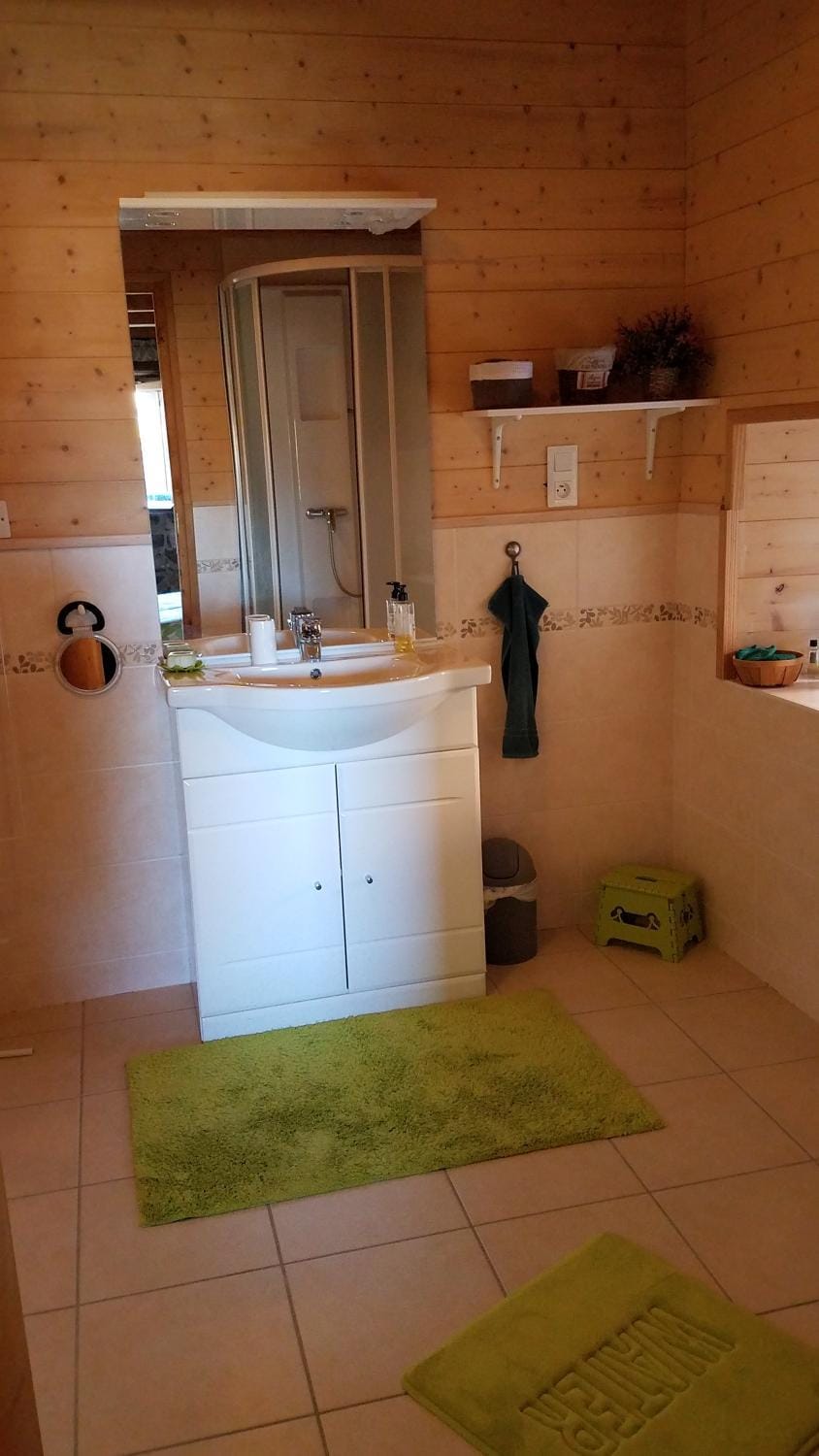 Bathroom, towels
