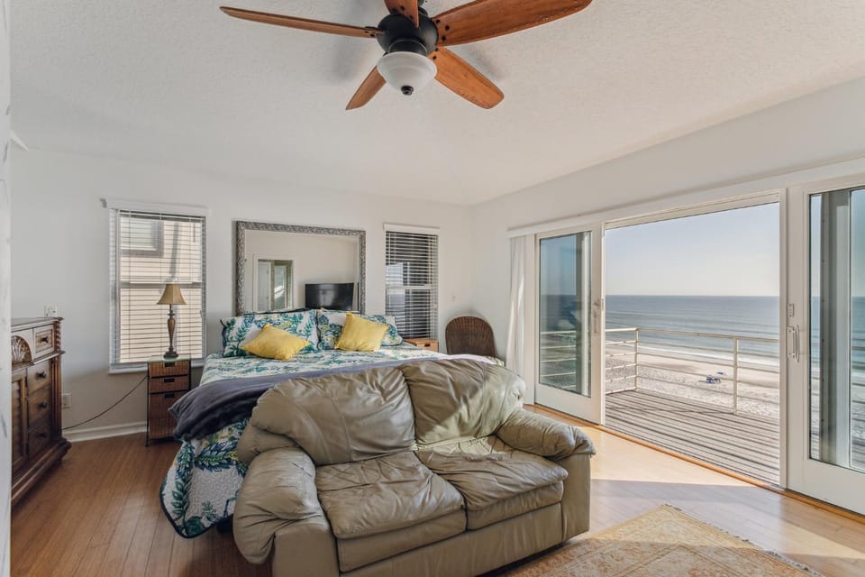 Breathtaking Beach Front House home Apartment in Vilano Beach