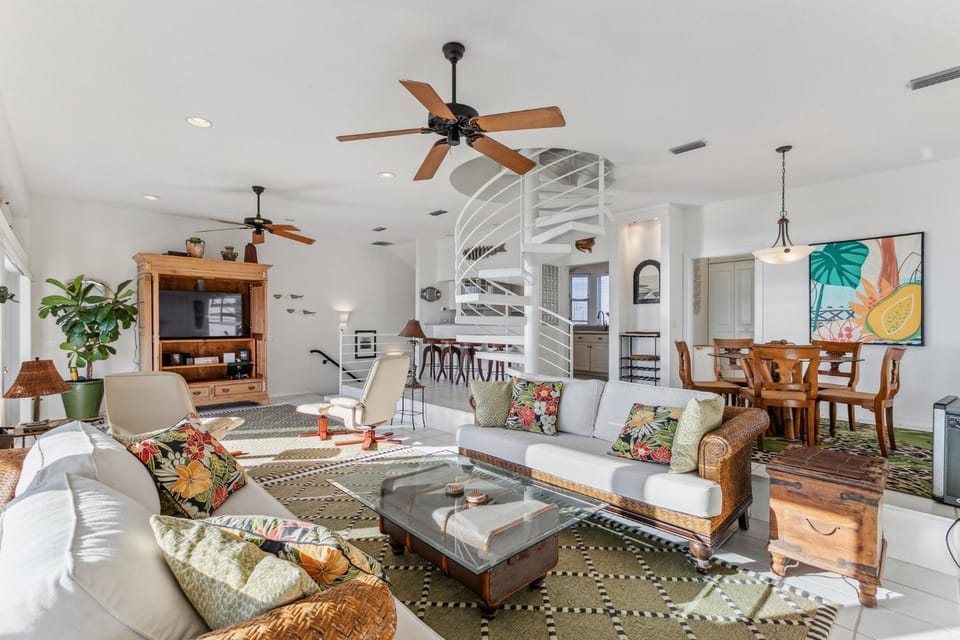 Breathtaking Beach Front House home Apartment in Vilano Beach