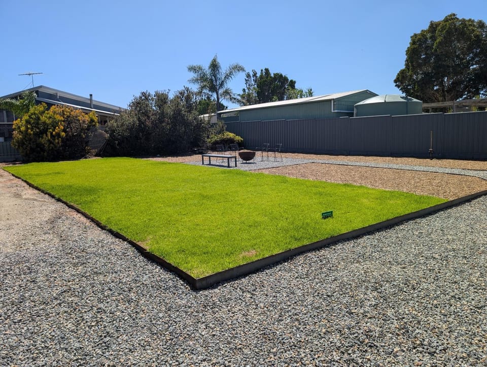 Banksia Lakeview Retreat House in Clayton Bay