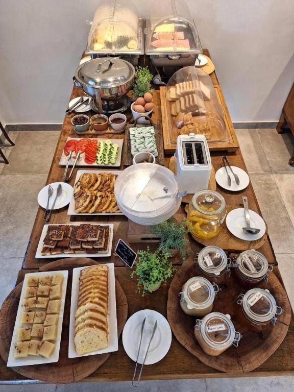 Restaurant/places to eat, Breakfast, Buffet breakfast