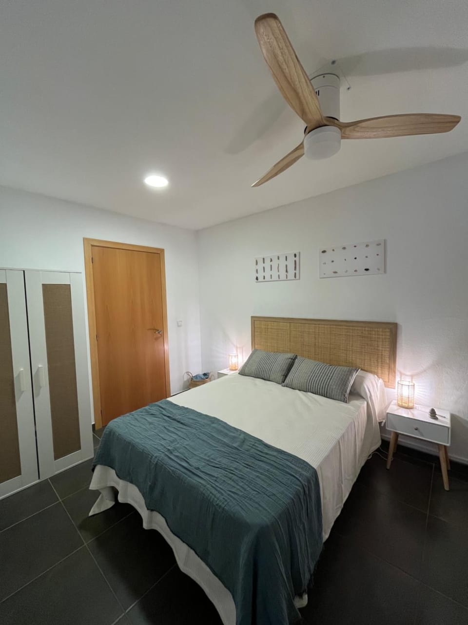 Bed, Photo of the whole room, Bedroom, fireplace, wardrobe