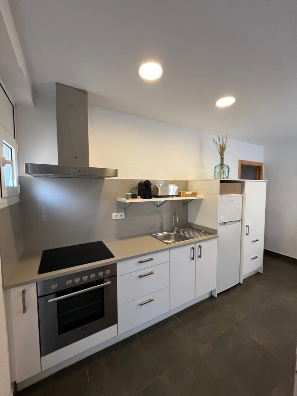 Kitchen or kitchenette, minibar, oven, pet friendly, stove, toaster