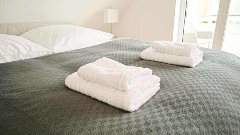 Bed, Photo of the whole room, Bedroom, towels