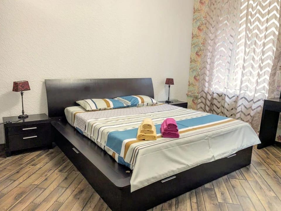 Bed, Photo of the whole room, Bedroom, towels