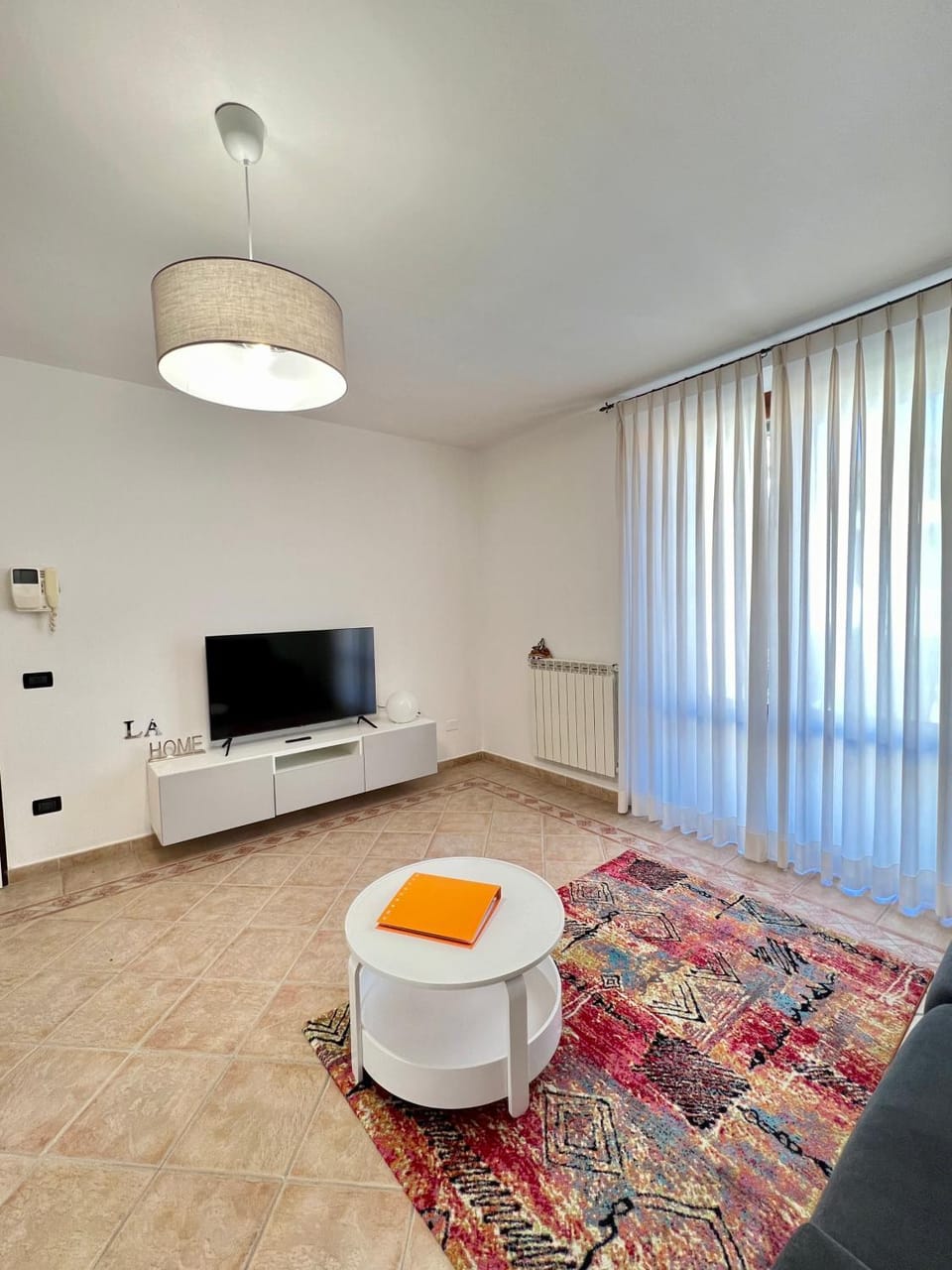 TV and multimedia, Living room, Evening entertainment