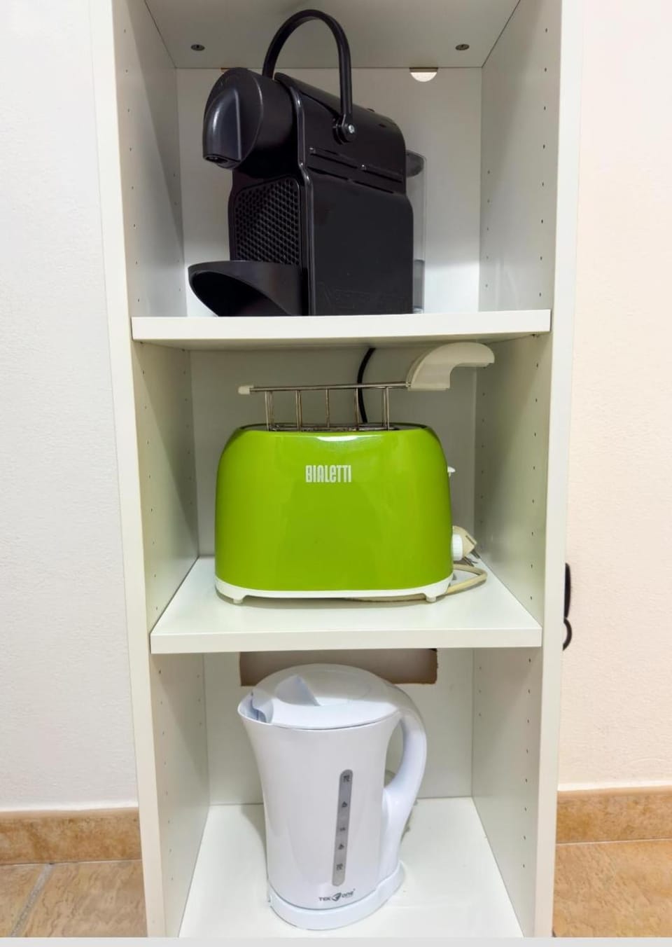 Coffee/tea facilities, toaster, kitchen