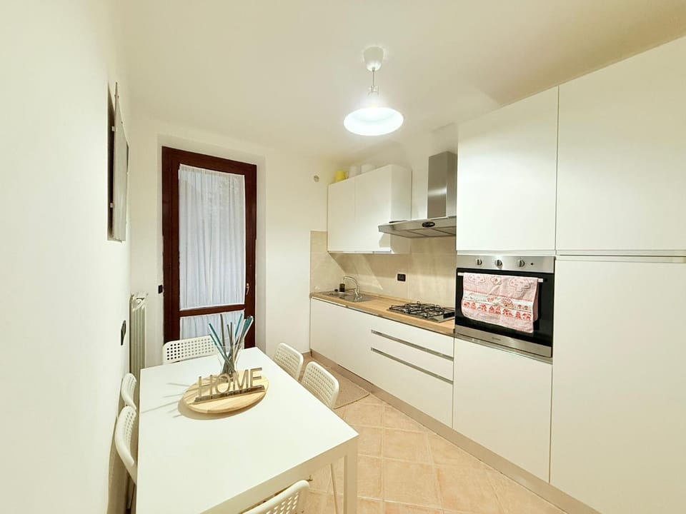 Kitchen or kitchenette, Dining area, dishwasher, oven, kitchen