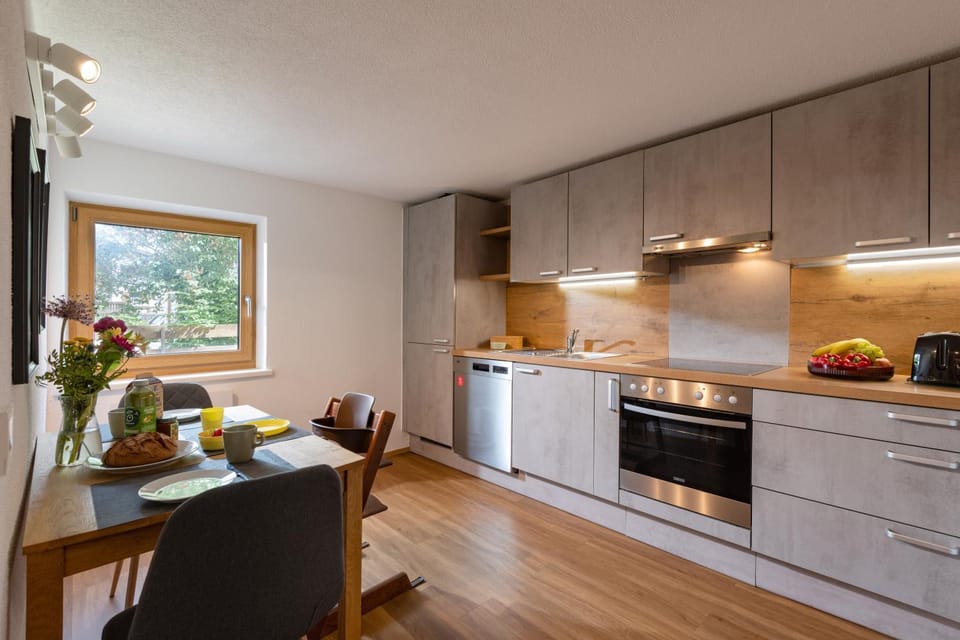 Kitchen or kitchenette, Dining area, dishwasher, stove, toaster, kitchen