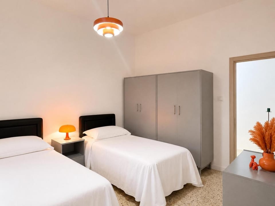 Bugibba Spacious 3BR Family Apartment I Cot I Walk to Beach Apartment in Saint Paul's Bay