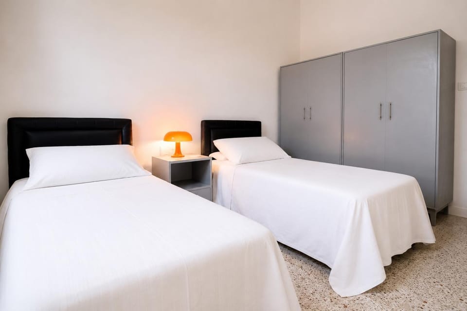 Bugibba Spacious 3BR Family Apartment I Cot I Walk to Beach Apartment in Saint Paul's Bay