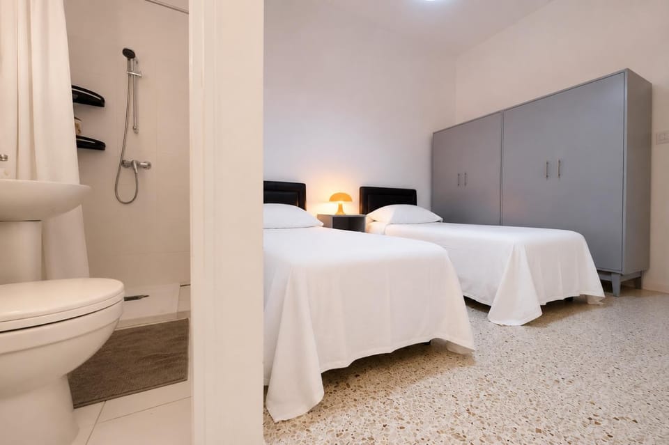 Bugibba Spacious 3BR Family Apartment I Cot I Walk to Beach Apartment in Saint Paul's Bay