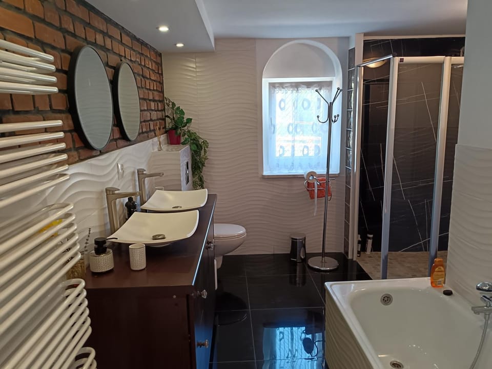 Shower, Toilet, Bathroom, Bath