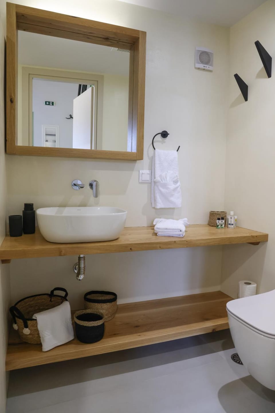 Toilet, Bathroom, towels