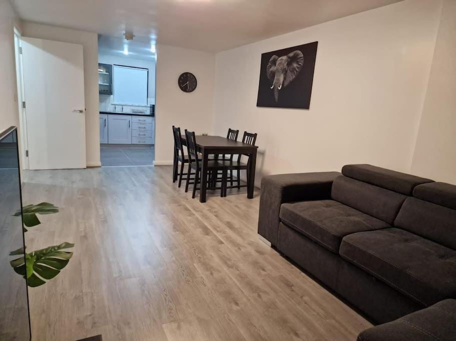 Contemporary City Centre Flat Apartment in Belfast
