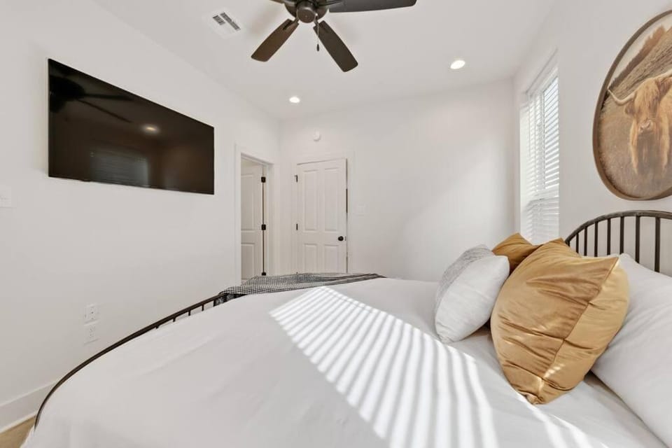Creole House/KING bed/Relax in Cajun Comfort! Apartment in Broussard