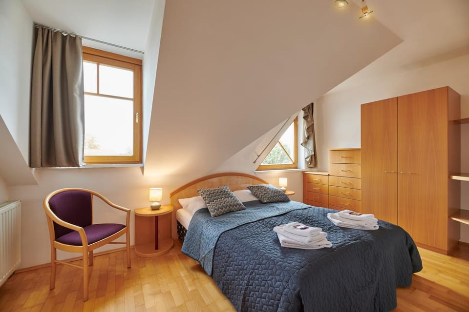 Bed, Bedroom, towels, wardrobe