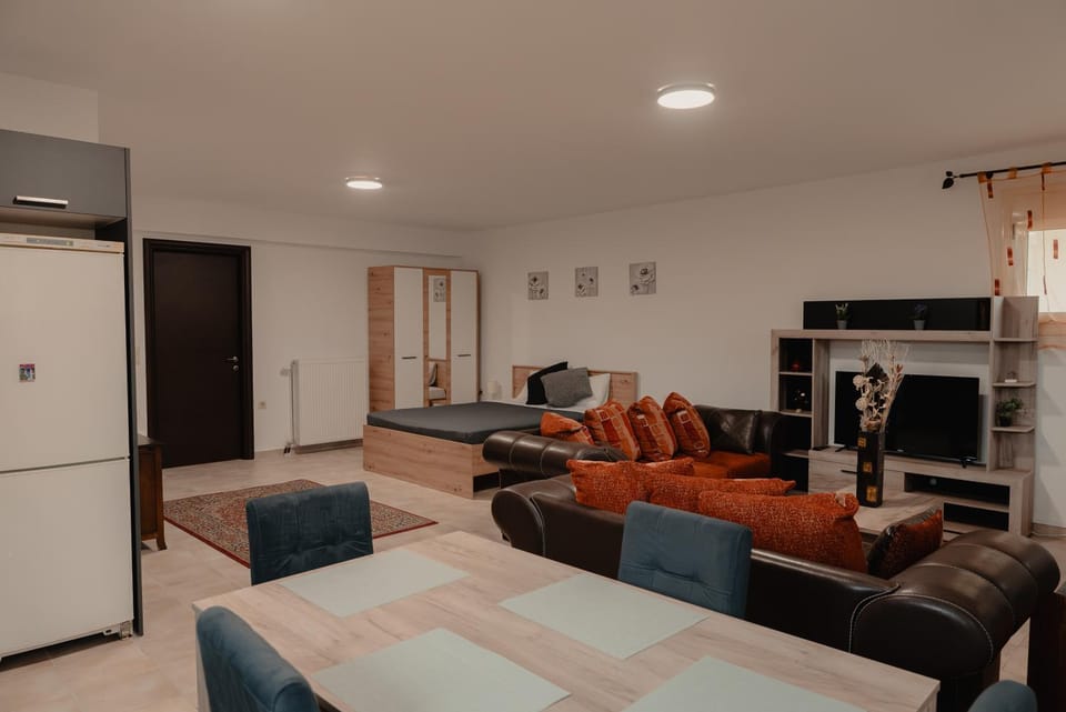 Communal lounge/ TV room, Bed, TV and multimedia, Living room