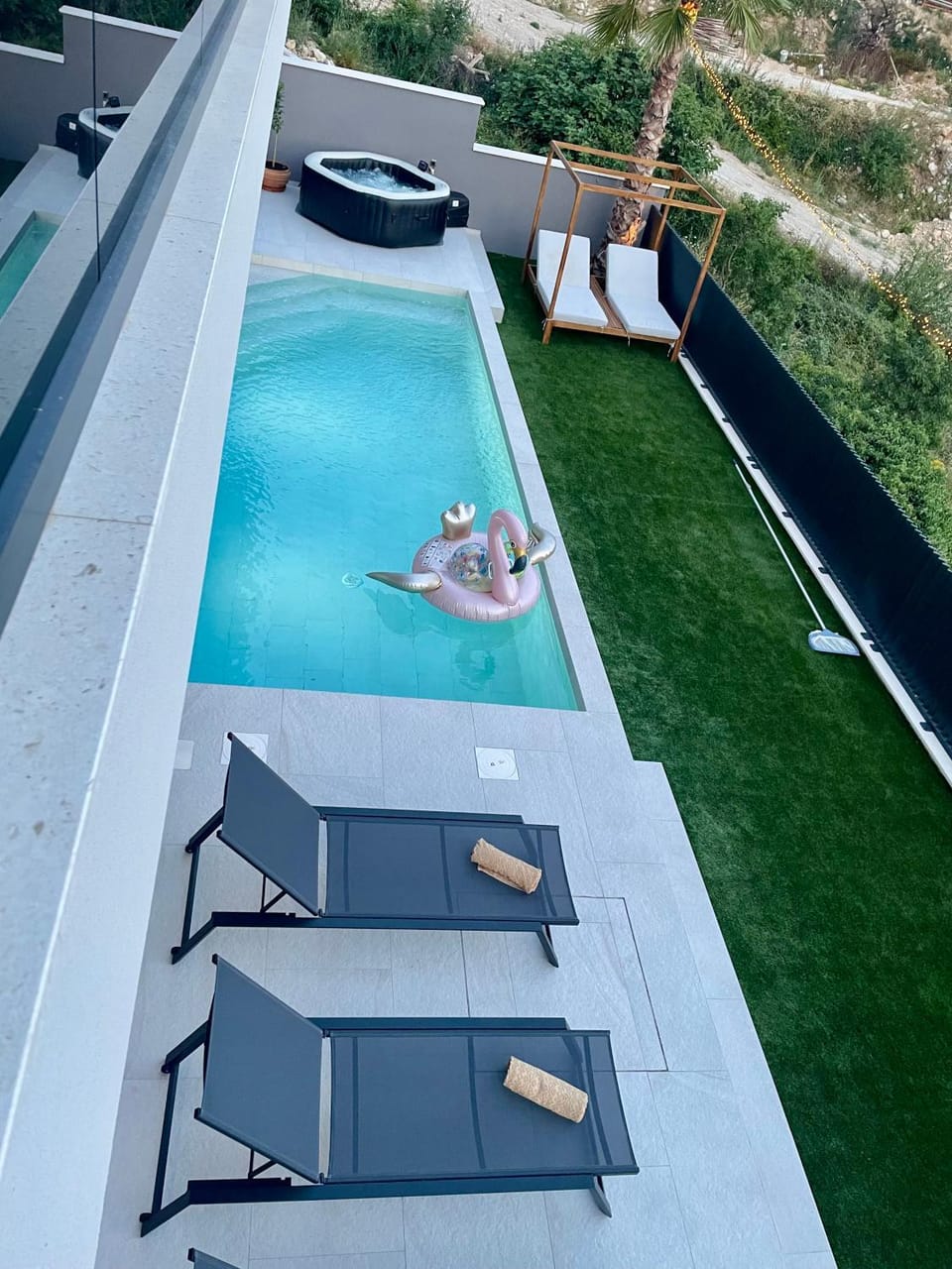 Day, Natural landscape, Pool view, Swimming pool, sunbed