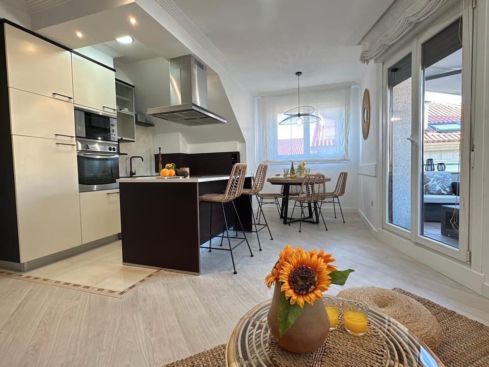 Kitchen or kitchenette, Dining area, minibar, pet friendly, stove