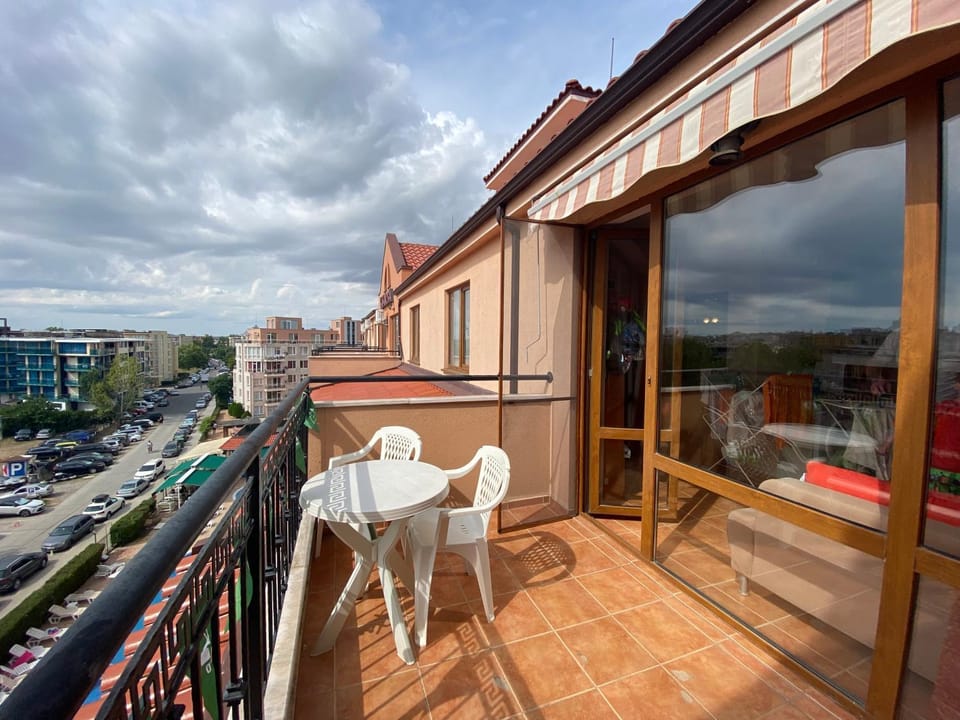 Property building, Patio, Day, View (from property/room), Balcony/Terrace, Living room, Seating area, Dining area