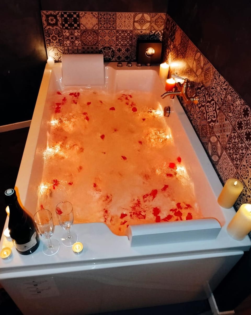 Hot Tub, Bath