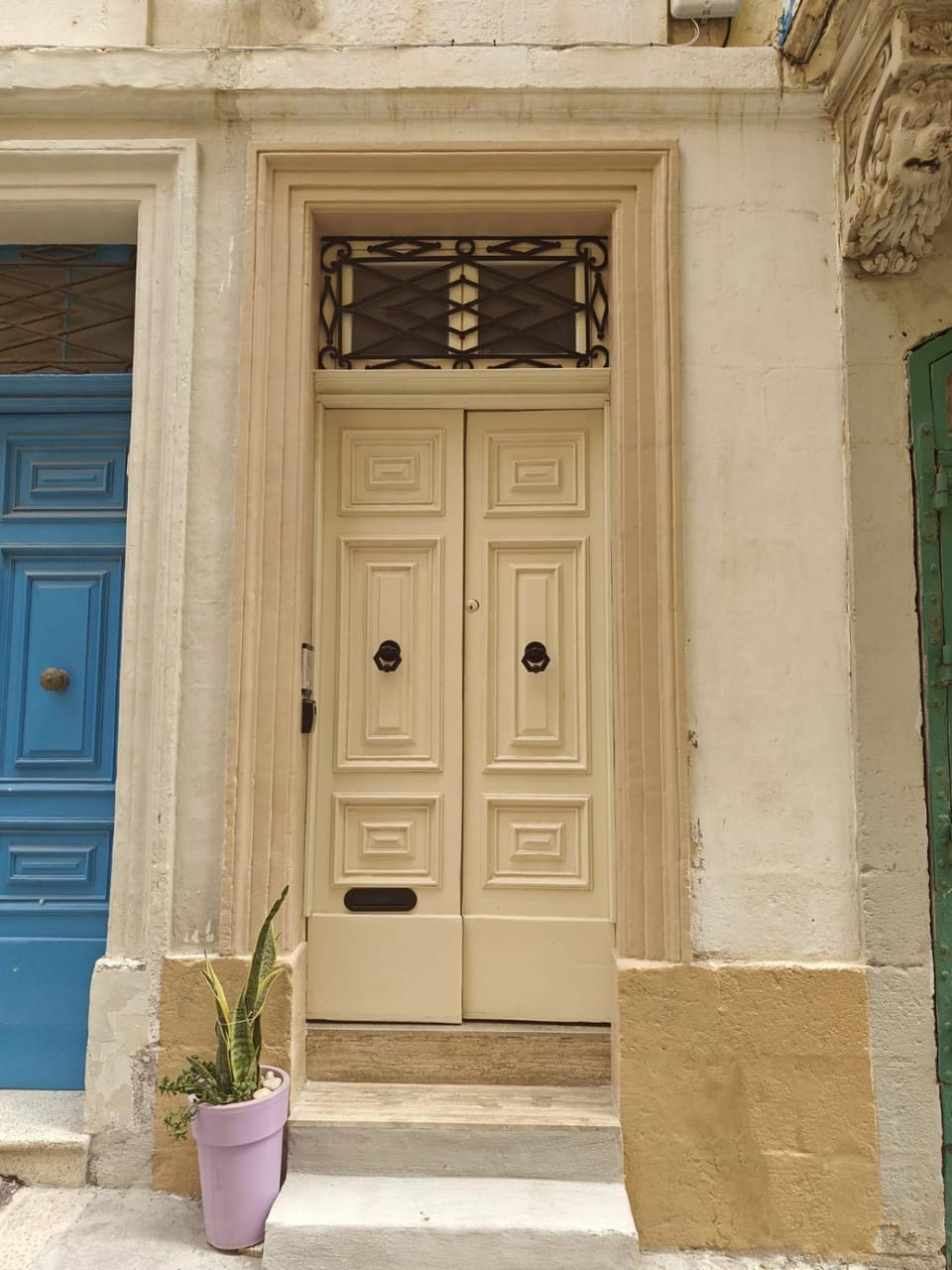 Facade/entrance