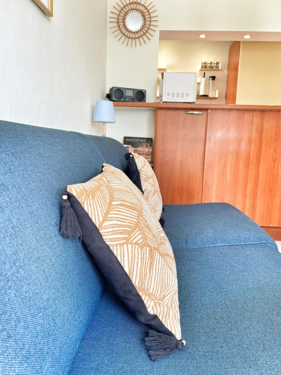 Bed, Living room, air conditioner