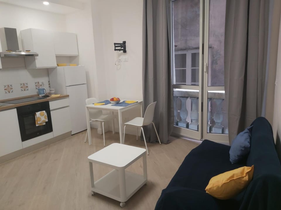 Kitchen or kitchenette, Living room