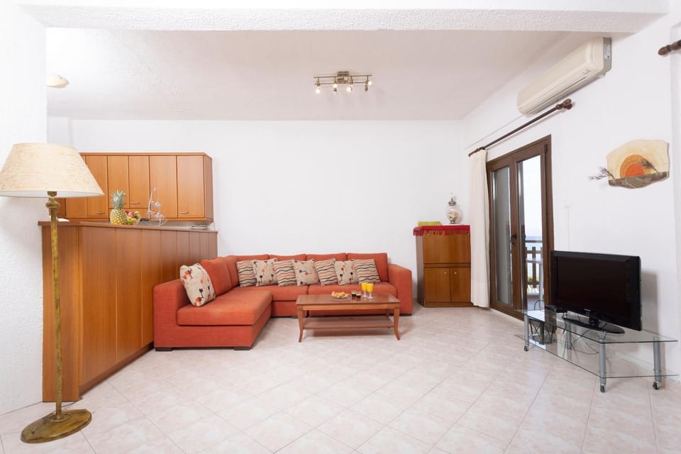 Take Me To The Sea 2 - Beachfront, Starlink Apartment in Halkidiki