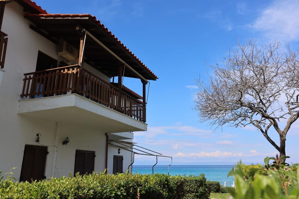 Take Me To The Sea 2 - Beachfront, Starlink Apartment in Halkidiki