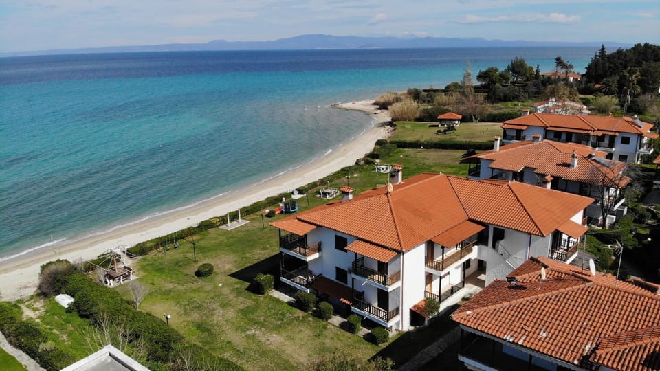 Take Me To The Sea 2 - Beachfront, Starlink Apartment in Halkidiki