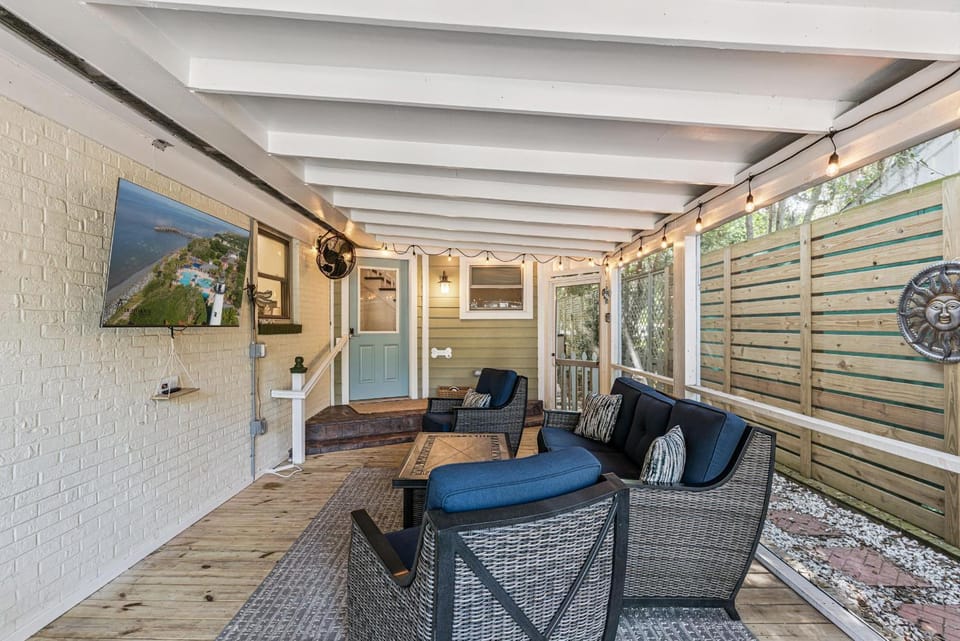 Sea Lyon Around - 1134 Park House in Saint Simons Island