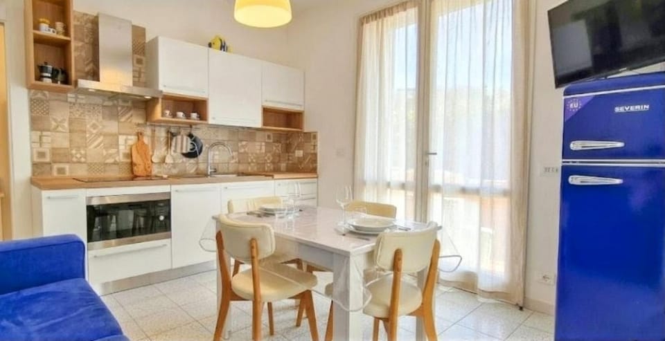 Living room, Seating area, kitchen