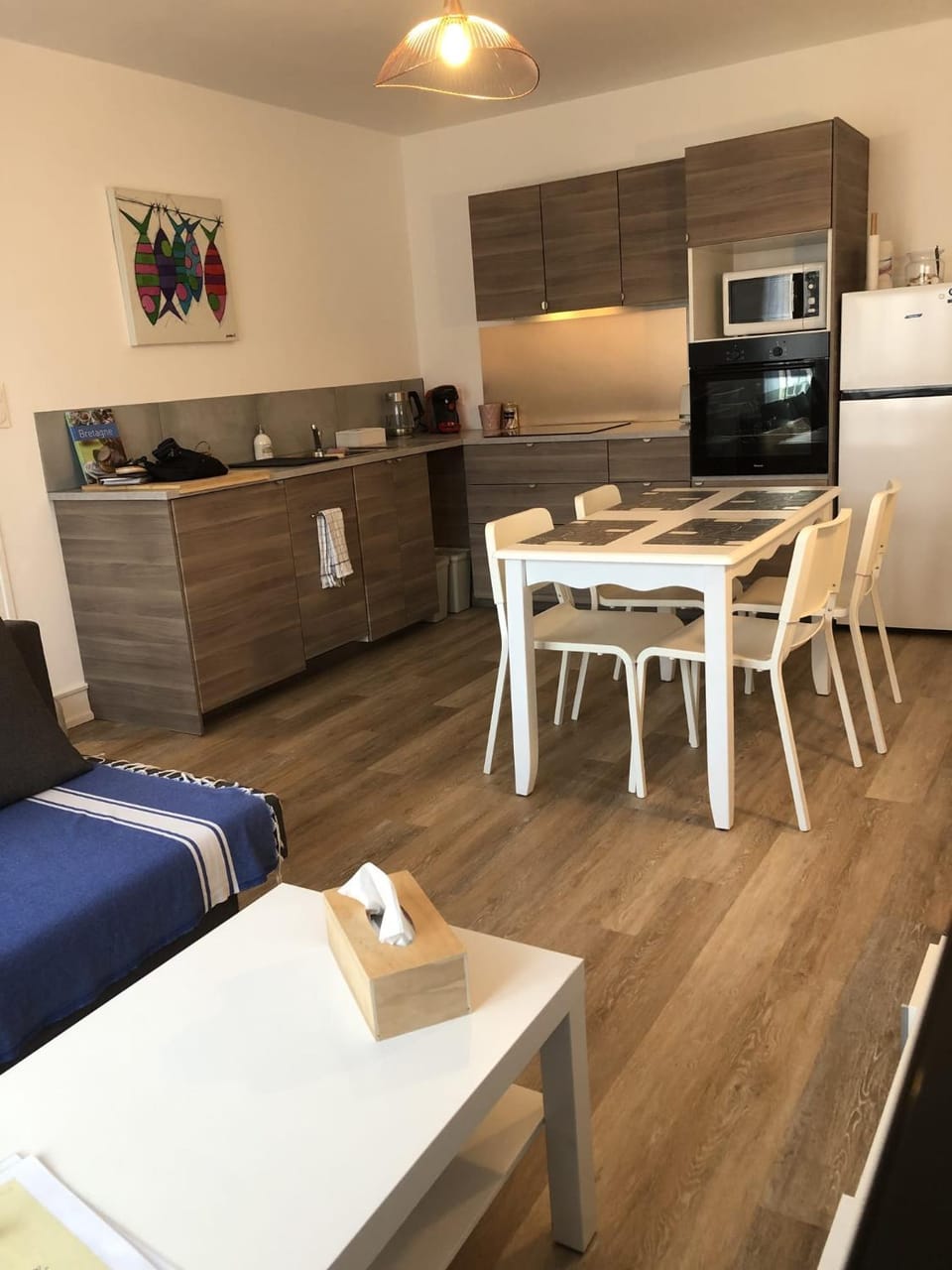 Kitchen or kitchenette, Dining area