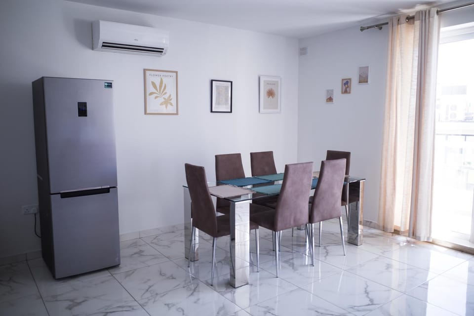 Seating area, Dining area, air conditioner