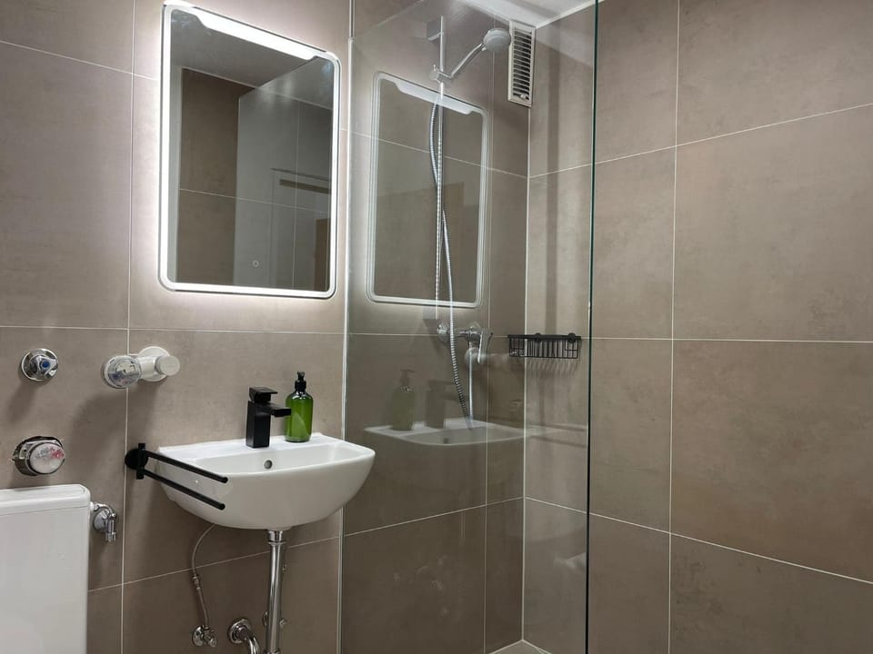 Shower, Bathroom, towels