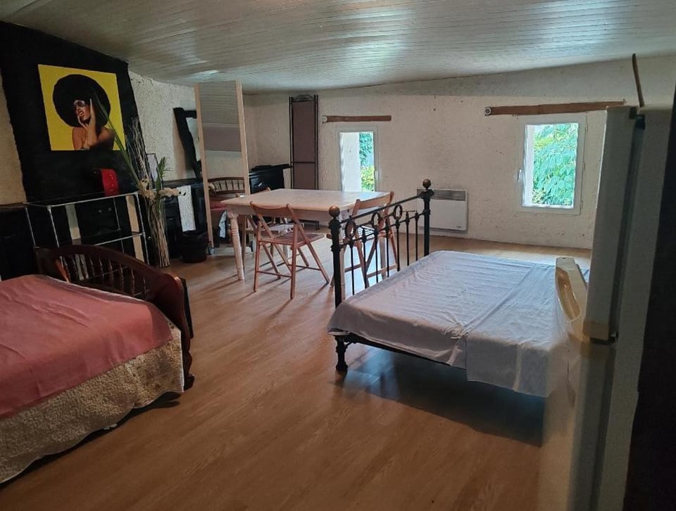 ex domaine chandelier chambre 4 Bed and Breakfast in Nouvelle-Aquitaine