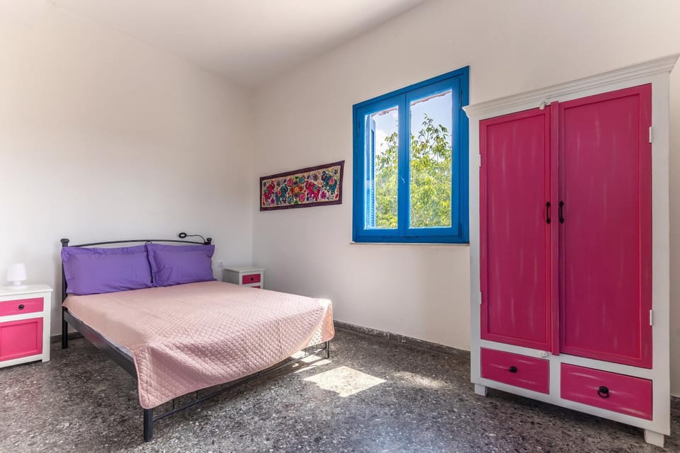 Bedroom, wardrobe
