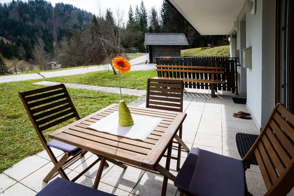 Property building, Patio, Day, Natural landscape, Garden, Mountain view