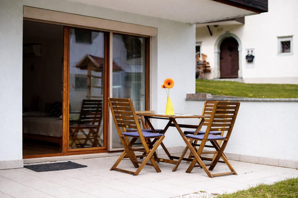 Property building, Patio, Balcony/Terrace